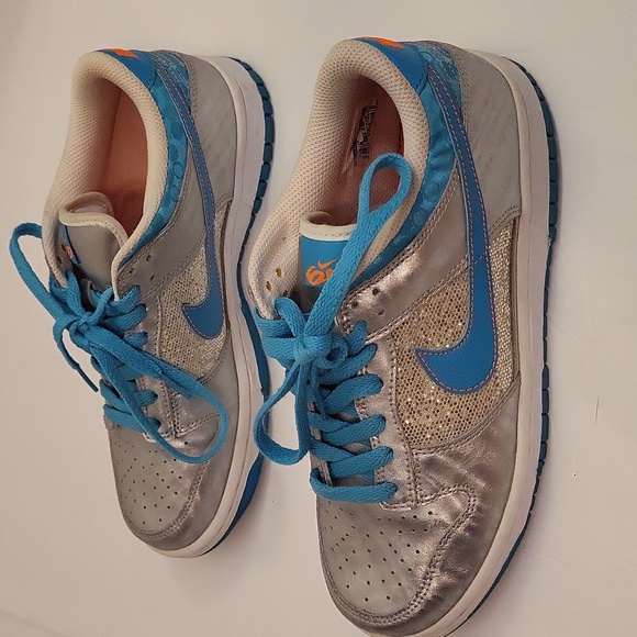 EUC Nike Leather Sneakers in Silver and Blue, Youth 7, UK 6 - Picture 6 of 9